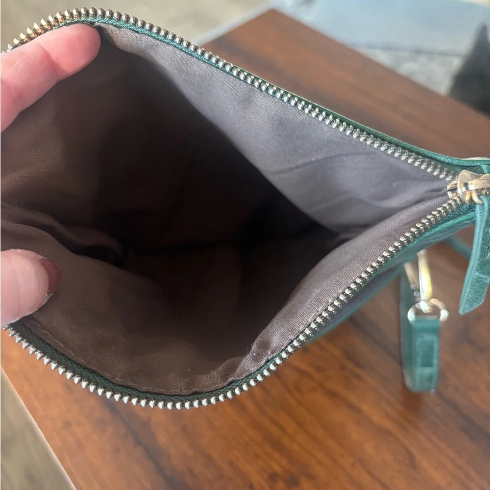 Elegant Green Leather Feminine Avant Garde Cutesy Girly Bohemian Crossbody Bag - Picture 4 of 5